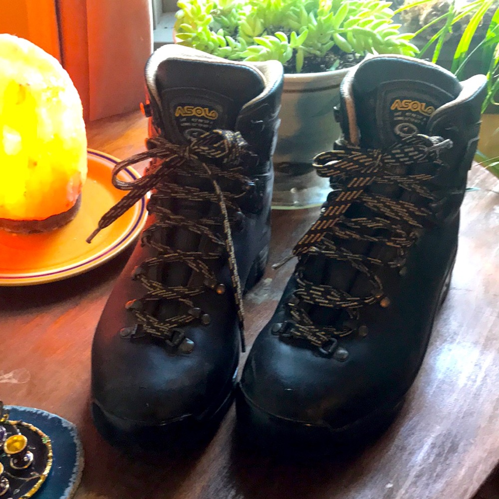 Ladies 10 Asolo hiking boots